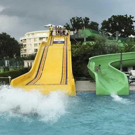ホテル Flora Park 4*