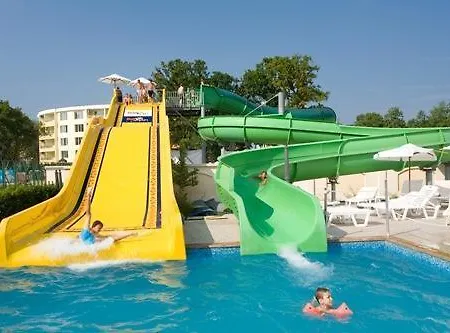 Хотел Flora Park