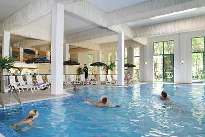 Хотел Flora Park